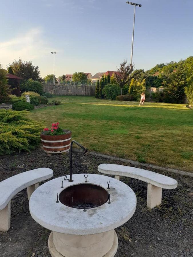 Ferienwohnung Ani Vendeghaz Egerszalók Exterior foto